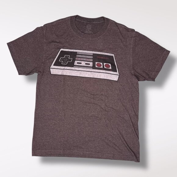 Nintendo NES Controller Graphic Tee Gray Short Sleeve T-Shirt Unisex Size Small - Picture 1 of 5